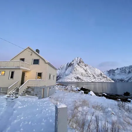 Reinestua Tatil Evi Moskenes